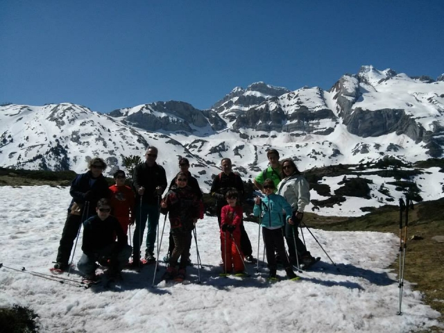  Group with snowshoes 