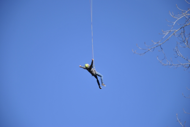 Colgando tras el salto 