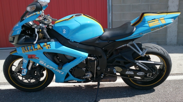  Blau Suzuki 