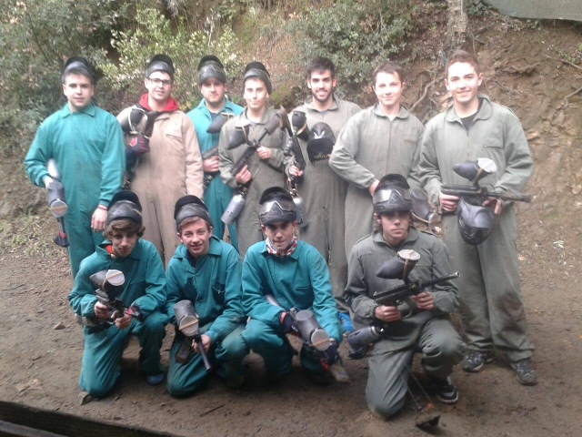  Préparé pour le match de paintball à Pineda de Mar 