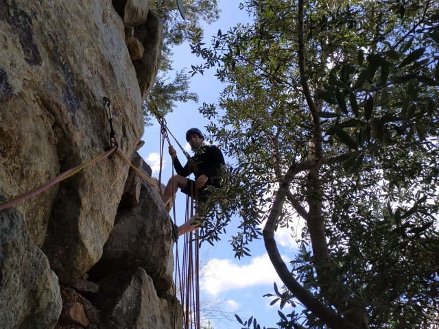  Climbing 