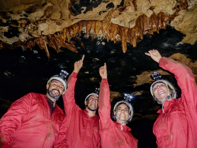  photo with the stalactites