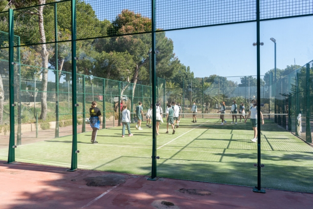  Paddle tennis in the facilities 