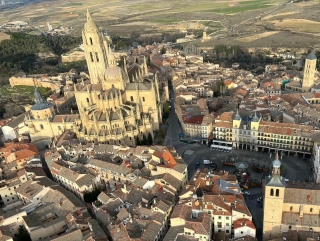Paseo en globo Guadarrama + bus turístico Segovia