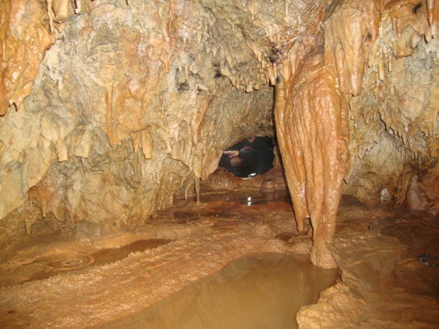  cave area