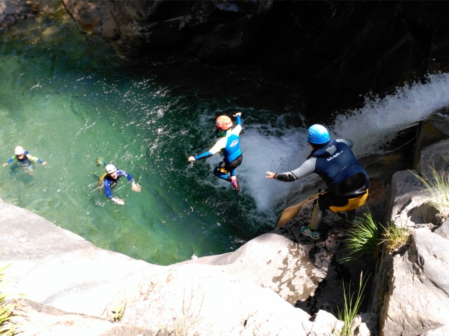  Canyoning attraverso lo scenario della Valle dell'Hecho