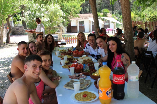 godersi il barbecue al paintball 