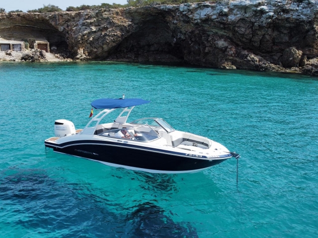  Chaparral Suncoast 230 船