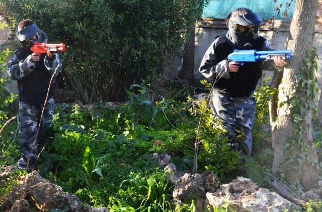 Ninos jugando gotcha Malaga