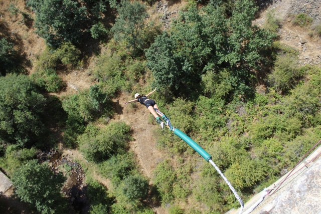 Salto al vacío desde 30 metros