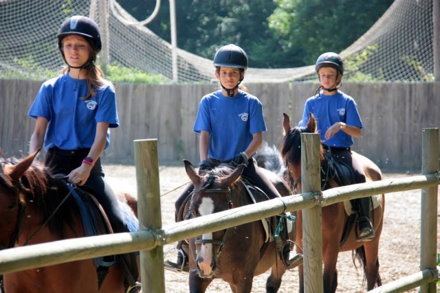  Schüler zu Pferd 