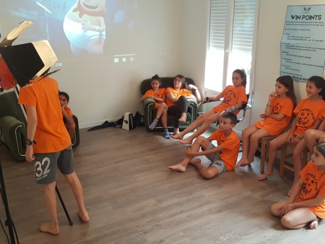  Listening to the exhibition 