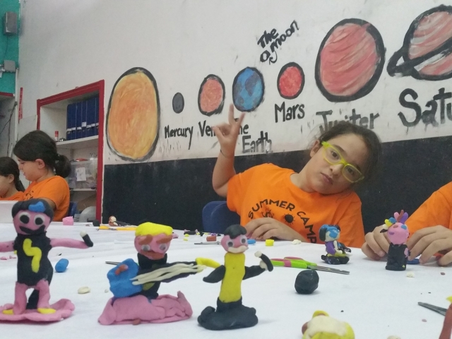  Making crafts 