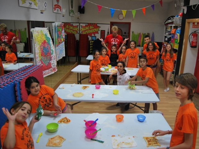  Crowd of activities 
