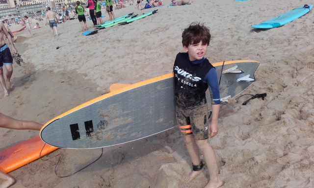  Curso de surf infantil em San Sebastián 