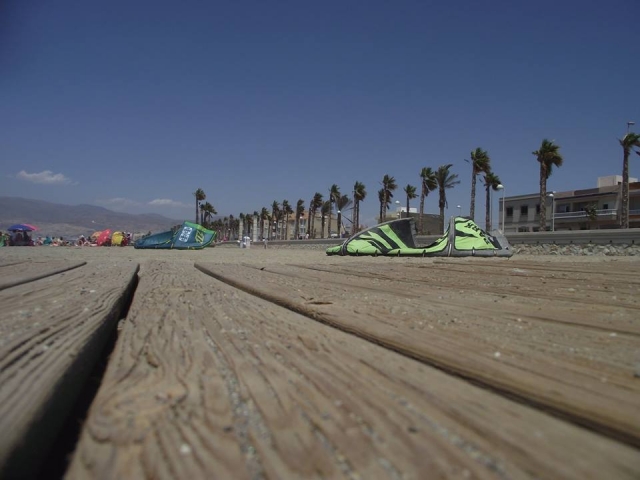  Kitesurf na praia 