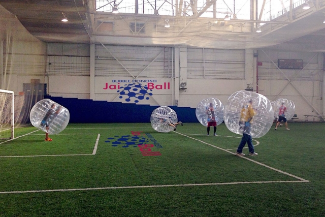 Futbol con burbujas de plastico