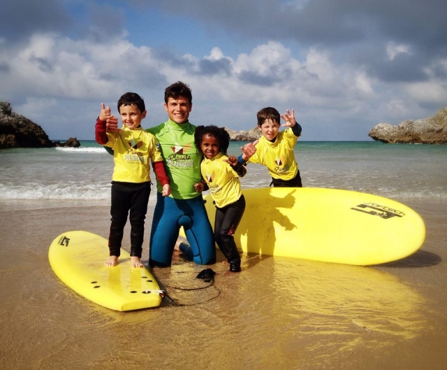 Étudiants de surf à Llanes 