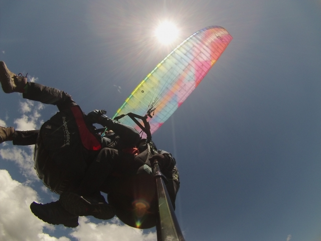  Mit dem Gleitschirm über den Himmel fliegen
