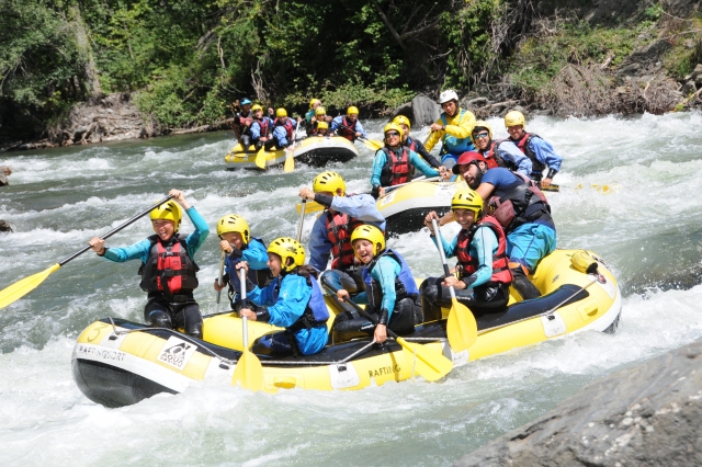  Rafting mit Freunden 