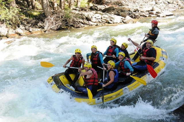  Rafting auf dem Fluss 