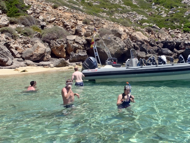 Báñate en aguas cristalinas