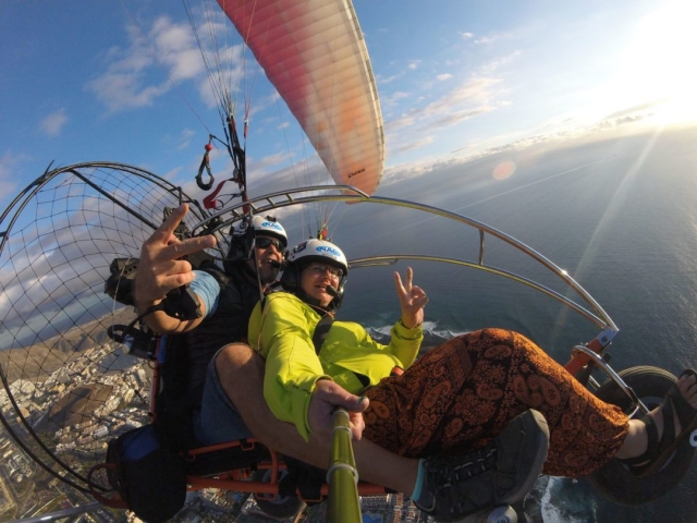 Vuela sobre la costa de Salou en paramotor