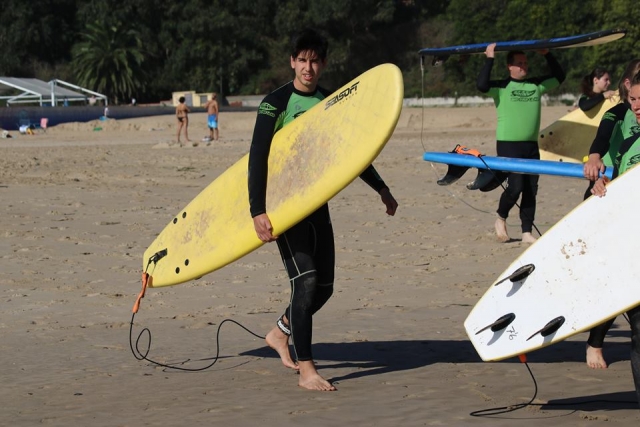  Con la tavola da surf a Suances 