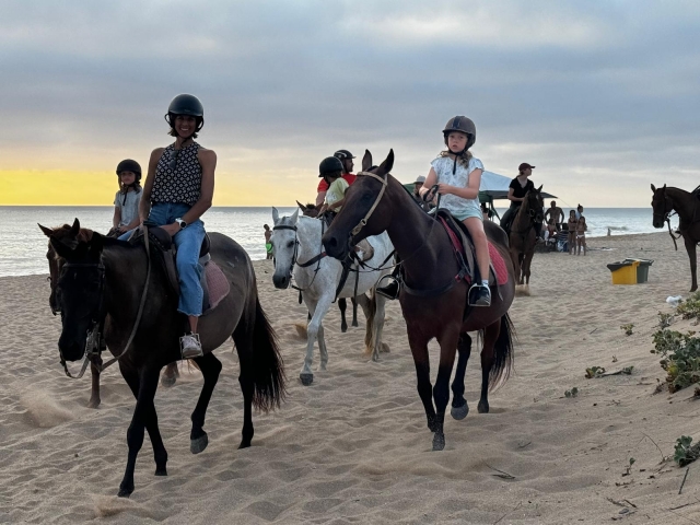 Recorriendo la playa de Zahora