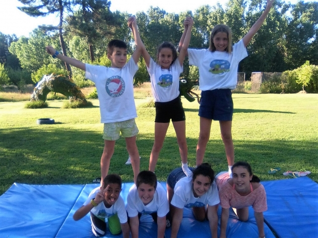  Making a human tower 