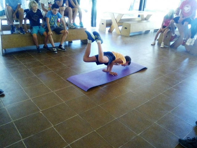  Breakdancing 