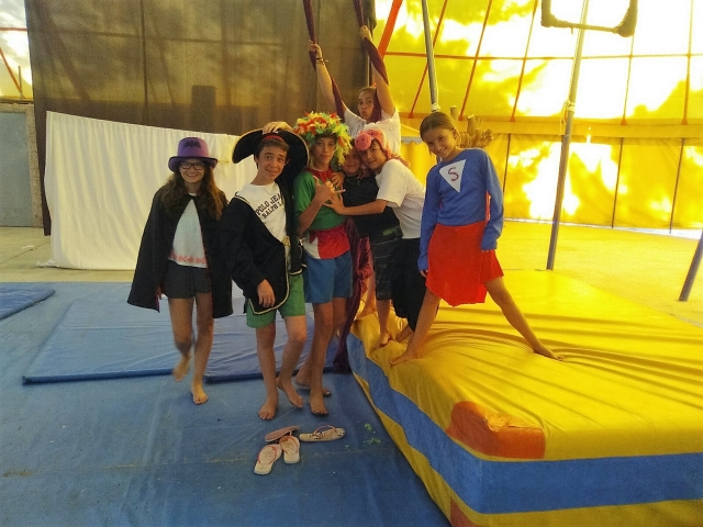  A little circus 