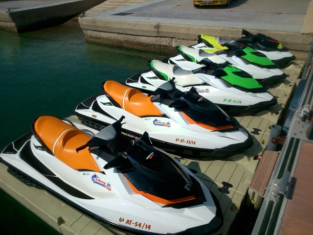  Jetski am Hafen