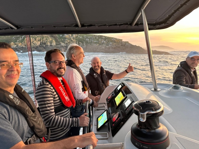 Navegando al atardecer