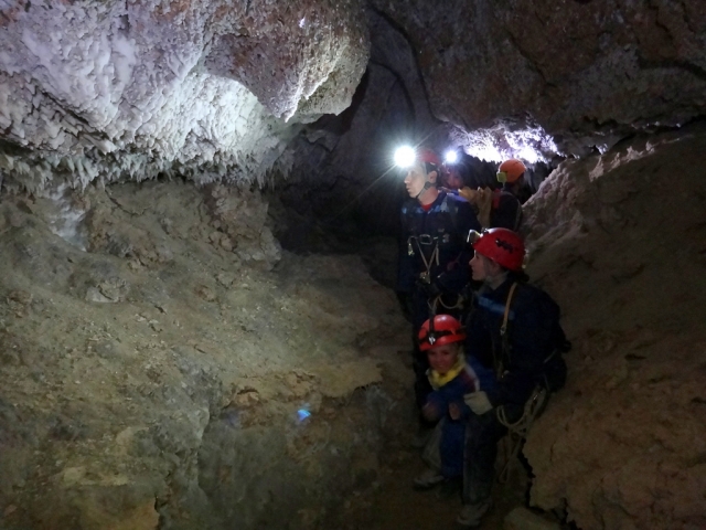  Exploration de la grotte 