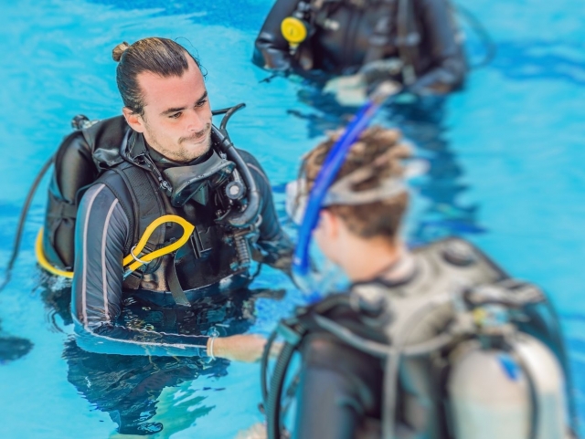 Bautismo de buceo en piscina