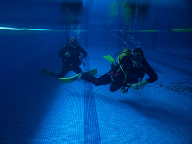 Inmersiones de buceo en piscina