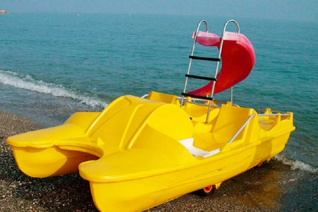 Barco de hidropedales