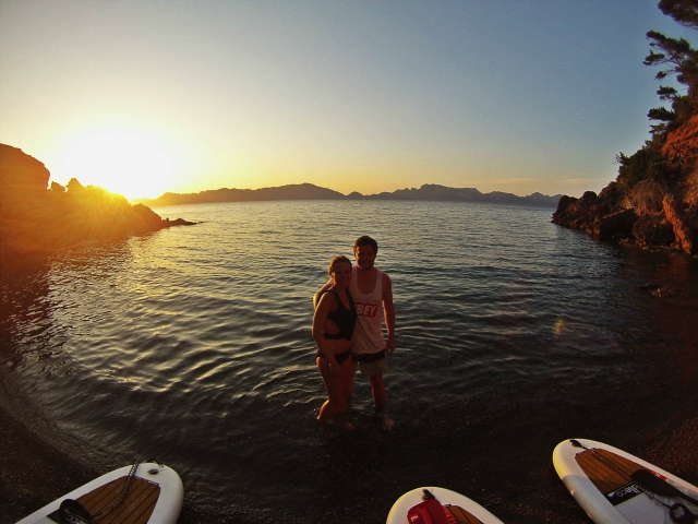 atardecer en una cala tranquila
