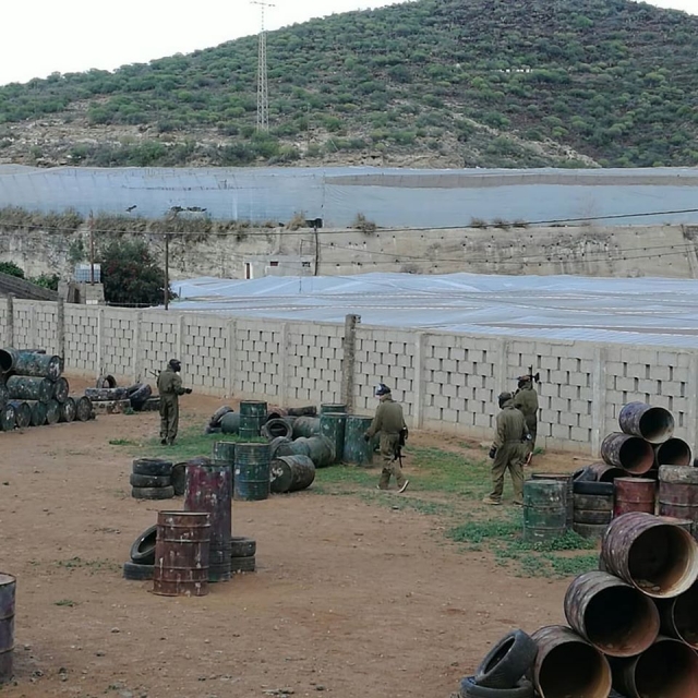 Juega al paintball en Guimar con tus compañeros