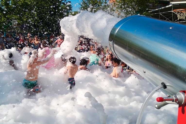 Fiestas de la espuma durante el campamento 