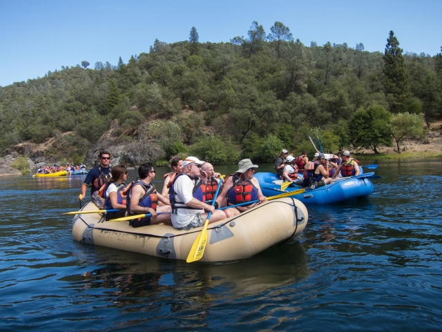 Ven a practicar rafting