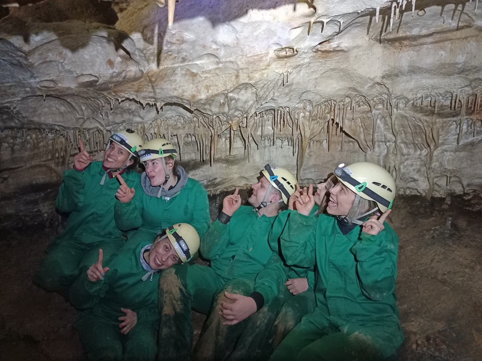  Erkundung der Moros-Höhle in Cuenva 