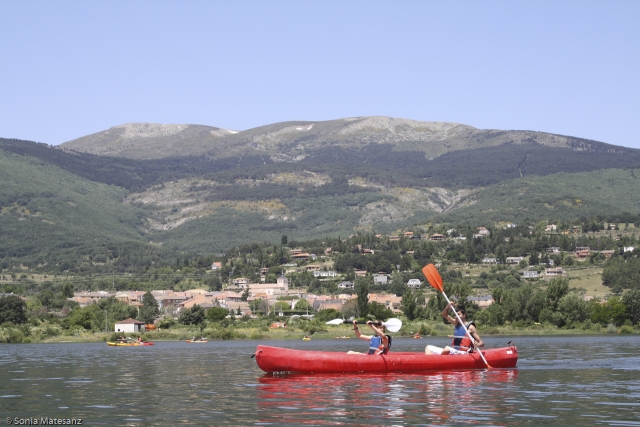 Ruta en canoa por embalse 