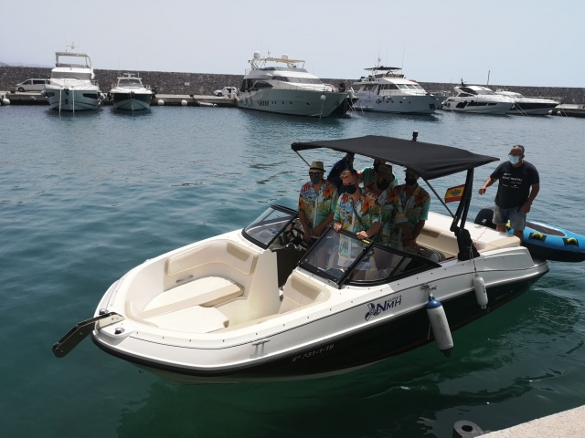 Boat with friends 