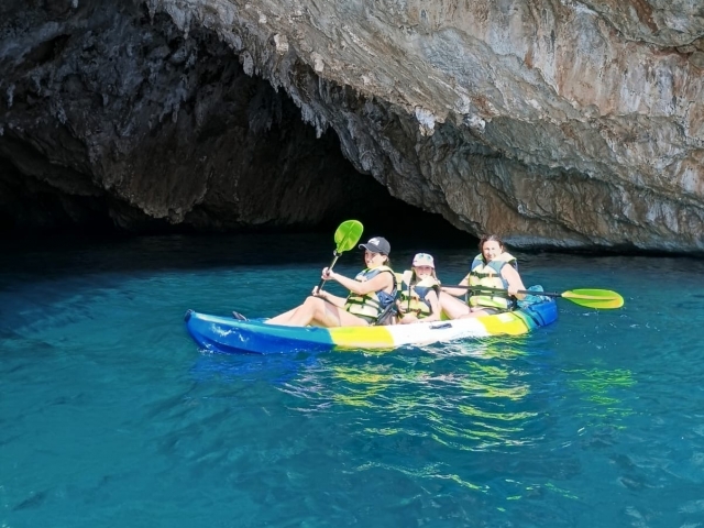  Desfrute de um caiaque biplaza por Cala Granadella 