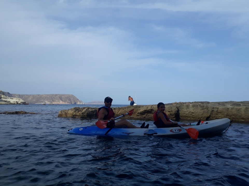 Descubre las calas de Almería en kayak