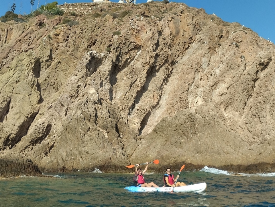 Aventura en kayak por Cabo de Gamarra