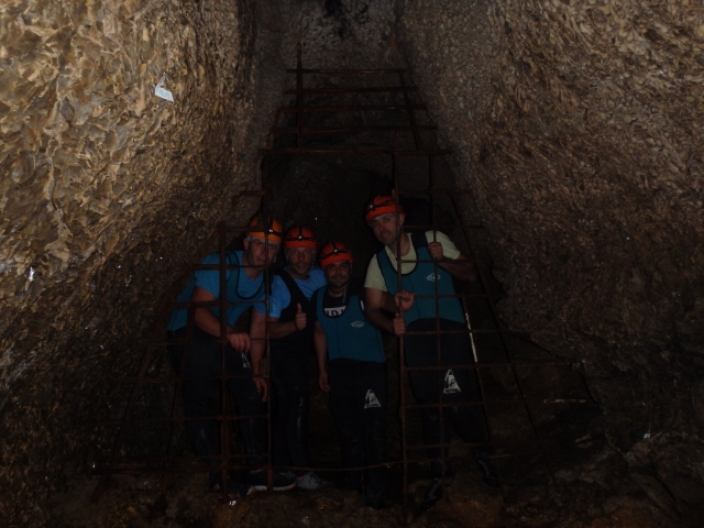  Profitez avec votre groupe d'amis à l'intérieur de la terre 