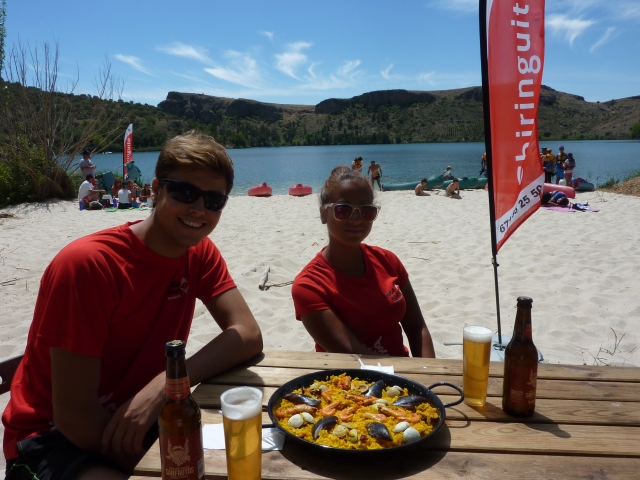 Gustando la paella 